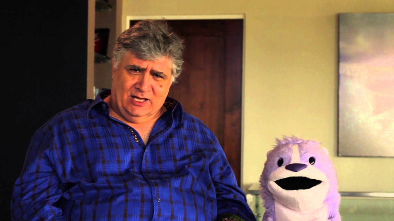 Maurice LaMarche Sings ‘Pinky & The Brain’ Theme